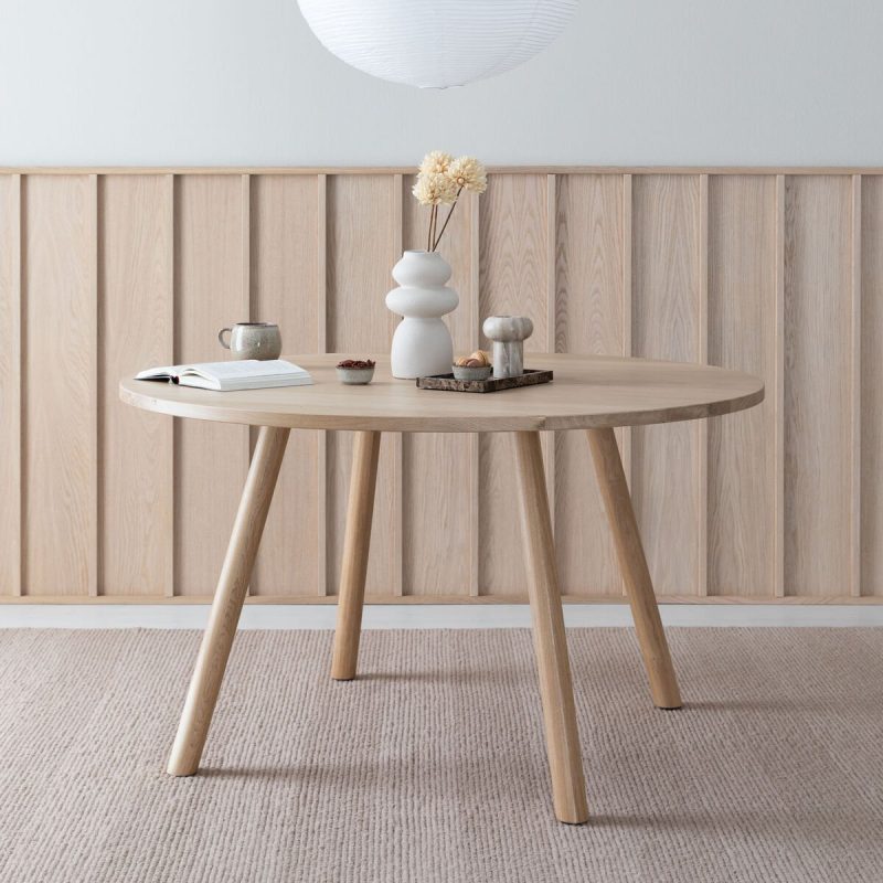 Kaiku pyöreä ruokapöytä Ø130 cm lakattu tammi