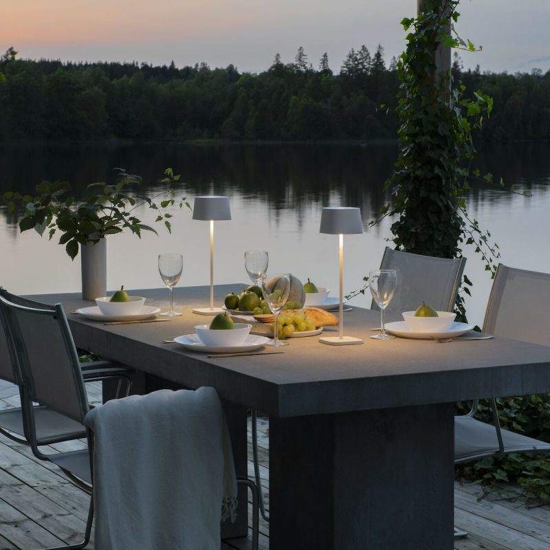 Konstsmide Capri ladattava pöytävalaisin sisä-/ulkokäyttöön valkoinen