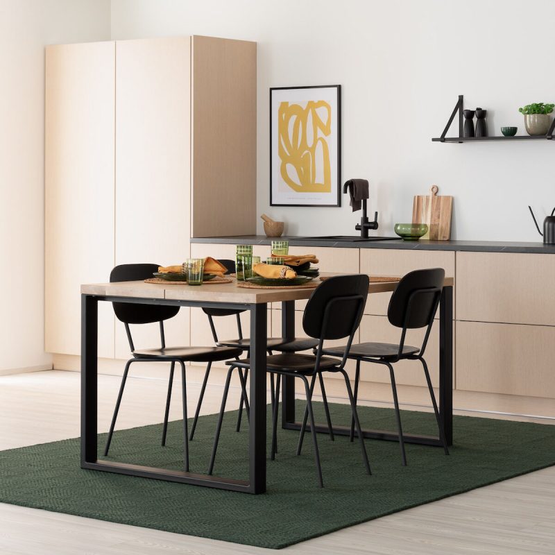 Manner-Amira 4-hengen ruokailuryhmä lakattu tammi/musta