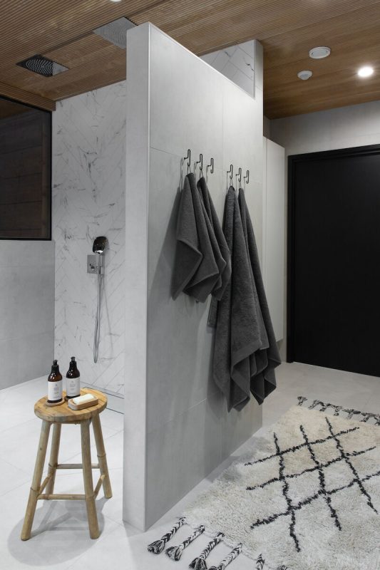 Saana käsipyyhe 50x70 cm tummanharmaa